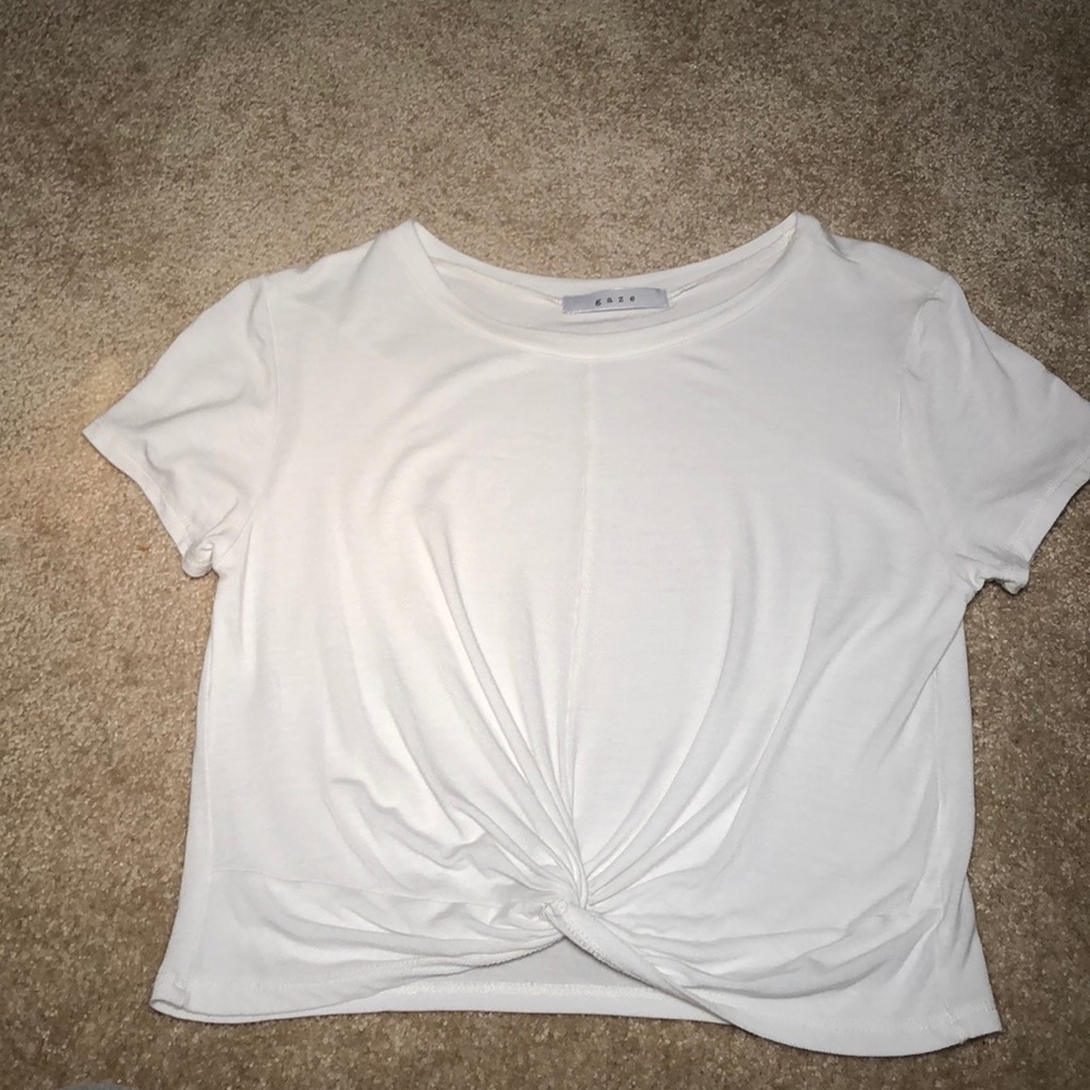 Gaze white cropped tee